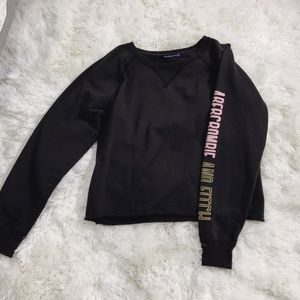 Abercrombie & Fitch Cropped Crewneck